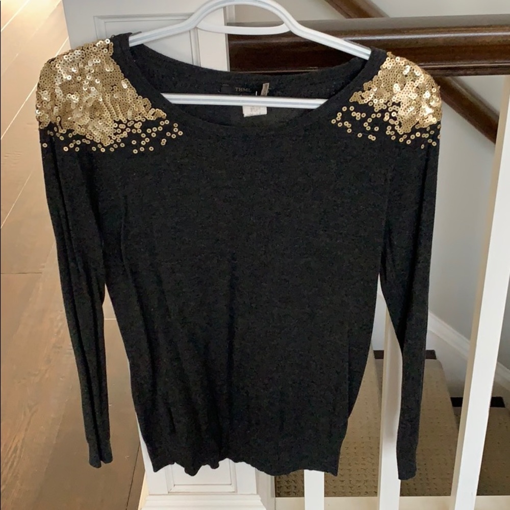 Charcoal grey sweater with gold sequin